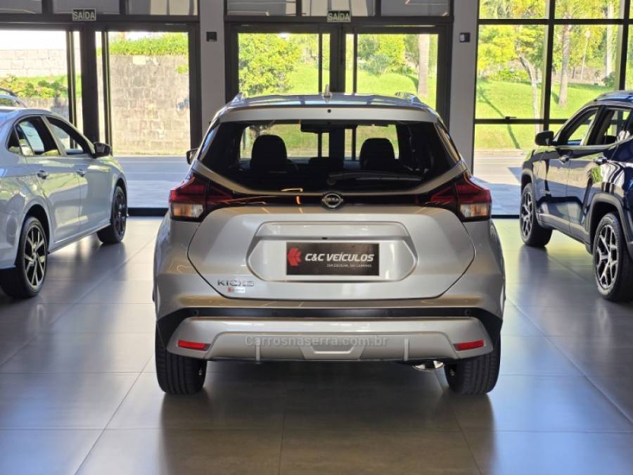 NISSAN - KICKS - 2023/2024 - Prata - R$ 116.000,00