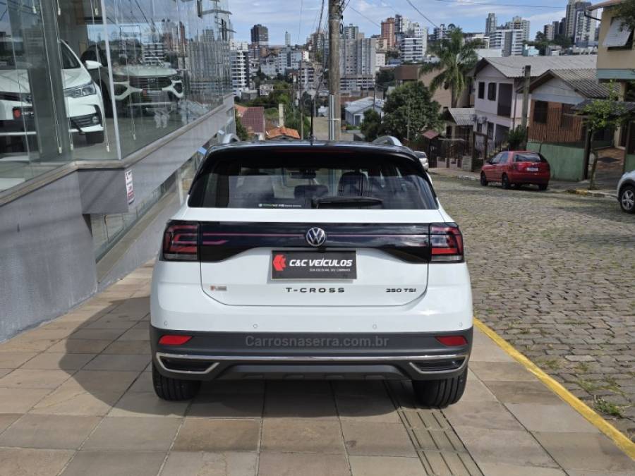 VOLKSWAGEN - T-CROSS - 2023/2024 - Branca - R$ 149.000,00