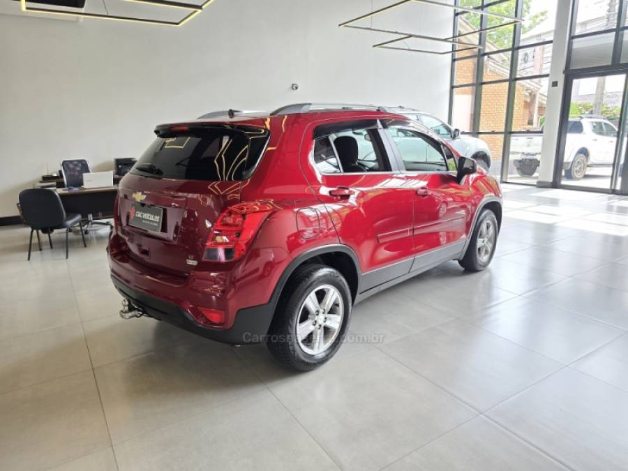 CHEVROLET - TRACKER - 2018/2019 - Vermelha - R$ 83.000,00