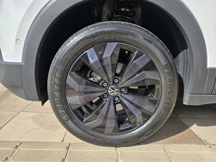 VOLKSWAGEN - T-CROSS - 2023/2024 - Branca - R$ 149.000,00