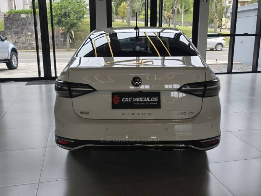 VOLKSWAGEN - VIRTUS - 2023/2023 - Branca - R$ 115.000,00