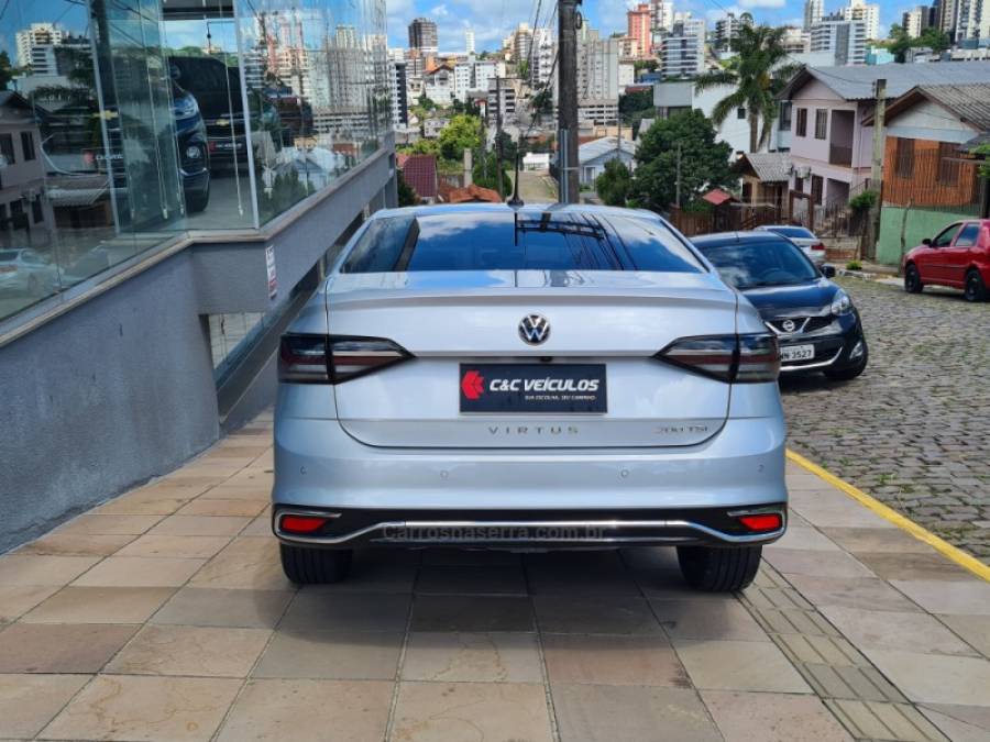 VOLKSWAGEN - VIRTUS - 2023/2024 - Prata - R$ 121.500,00