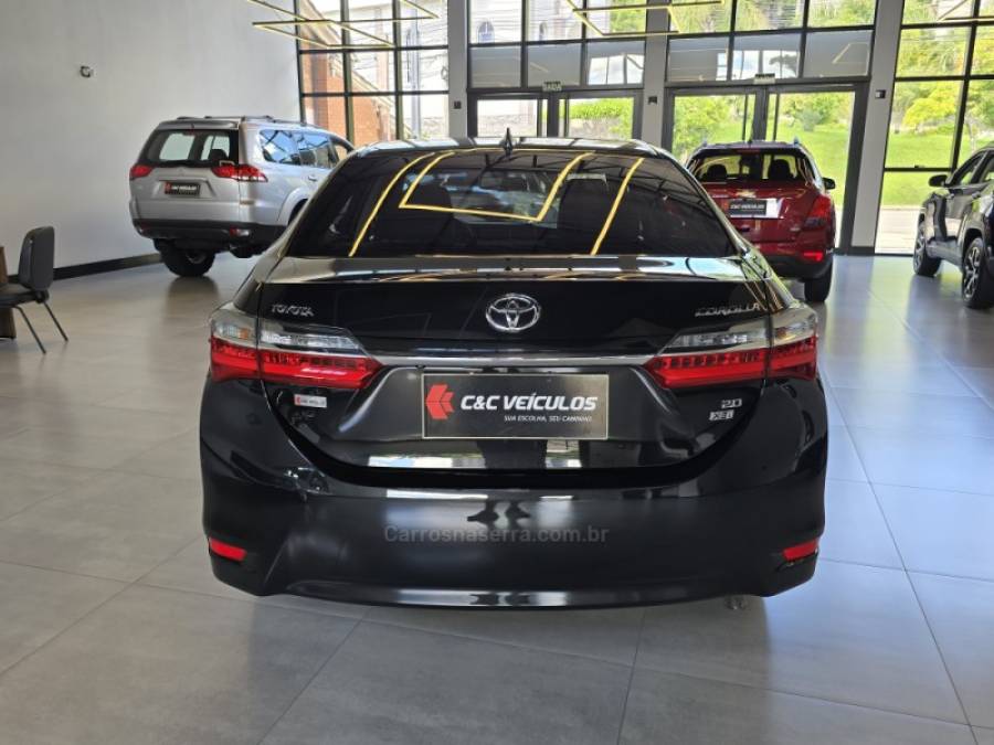 TOYOTA - COROLLA - 2017/2018 - Preta - R$ 105.000,00