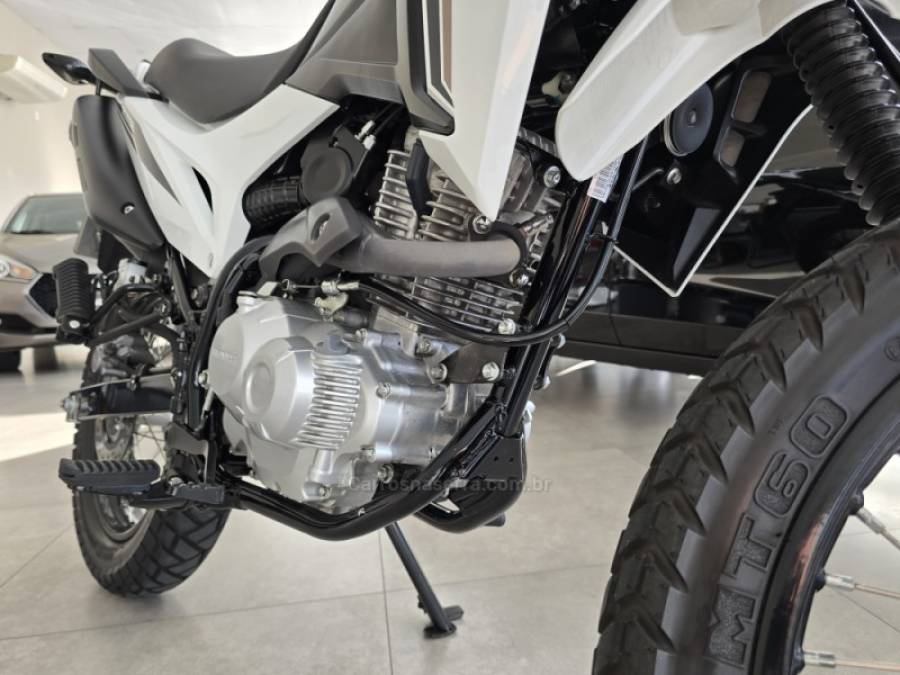 HONDA - NXR 160 - 2022/2023 - Branca - R$ 23.000,00