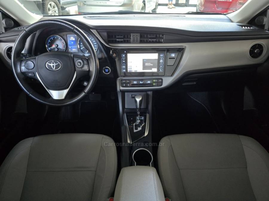 TOYOTA - COROLLA - 2017/2018 - Preta - R$ 105.000,00