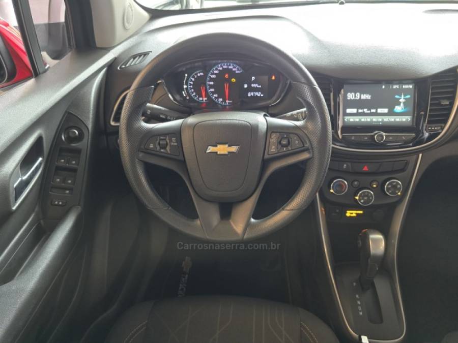 CHEVROLET - TRACKER - 2018/2019 - Vermelha - R$ 83.000,00