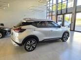 NISSAN - KICKS - 2023/2024 - Prata - R$ 116.000,00