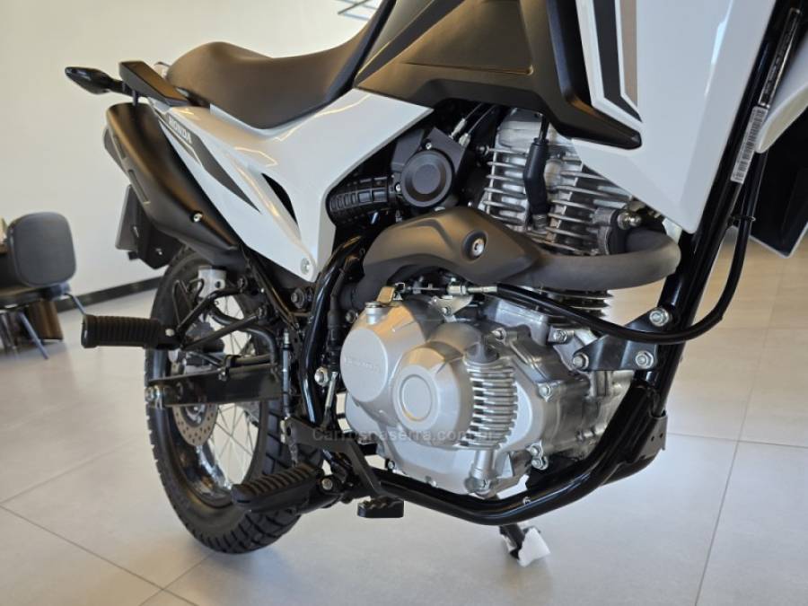 HONDA - NXR 160 - 2022/2023 - Branca - R$ 23.000,00