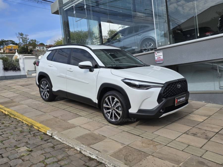 TOYOTA - COROLLA - 2023/2024 - Branca - R$ 159.000,00