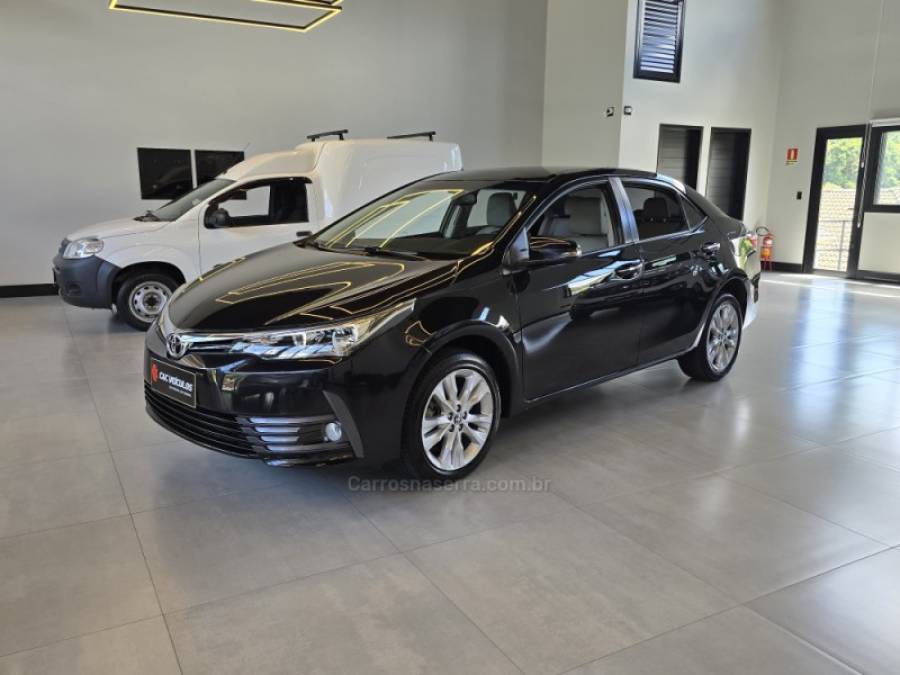 TOYOTA - COROLLA - 2017/2018 - Preta - R$ 105.000,00