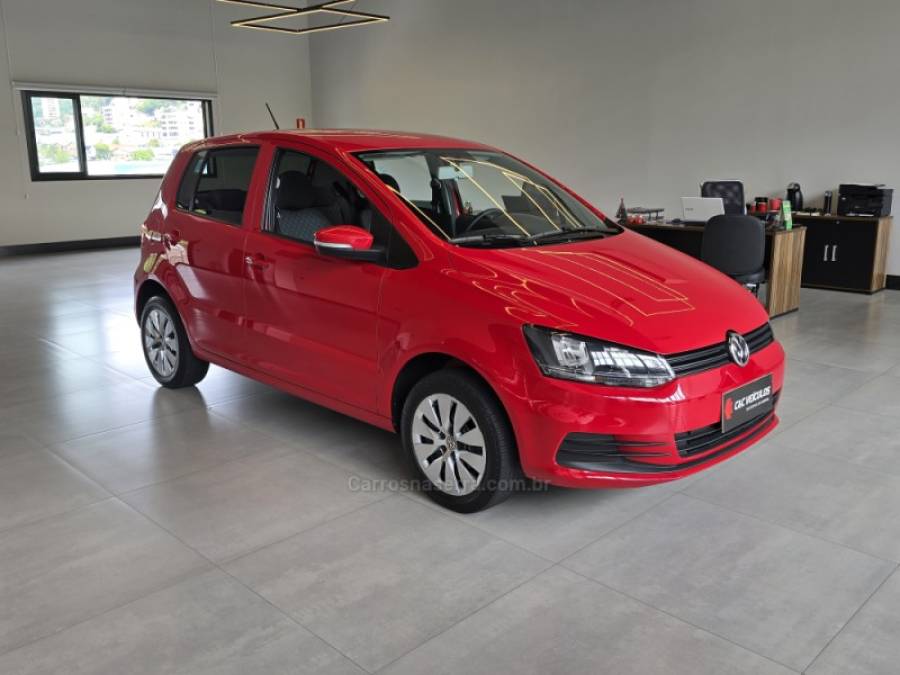 VOLKSWAGEN - FOX - 2015/2016 - Vermelha - R$ 57.000,00
