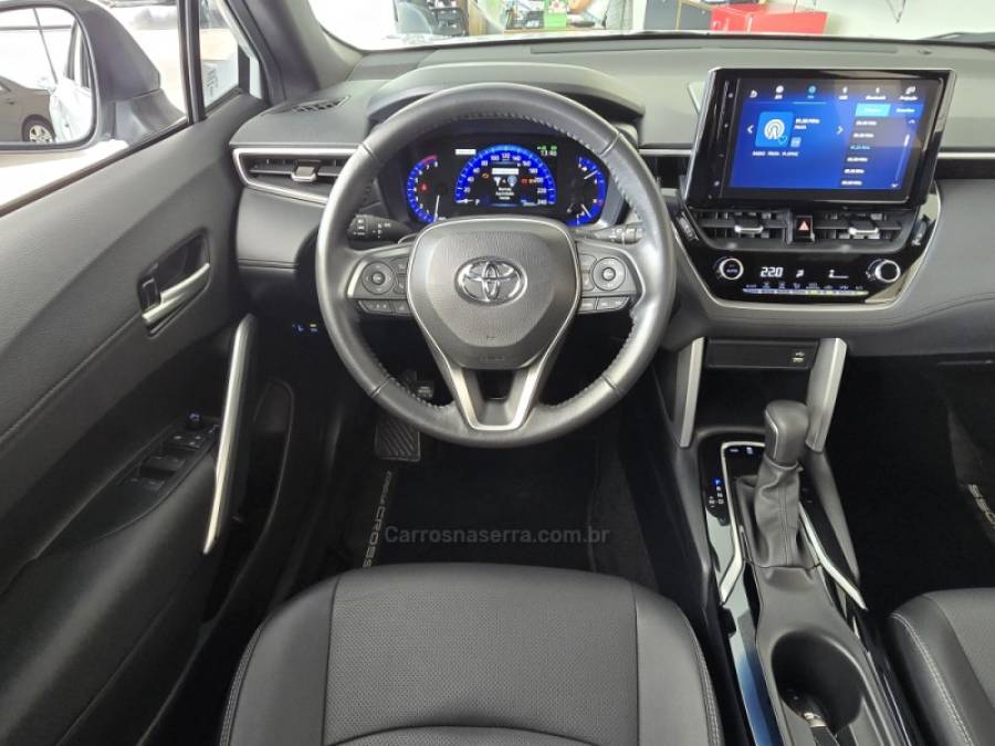 TOYOTA - COROLLA - 2023/2024 - Branca - R$ 159.000,00